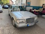 Mercedes-Benz Mercedes Benz w124. 280 - Mercedes-Benz 280 in Stuttgart