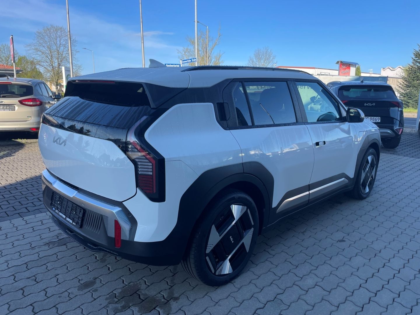 Fahrzeugabbildung Kia EV3 Earth LED totWinkAss Kamera SHZ Abstandstemp
