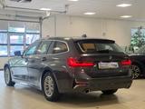 BMW 320d LuxuryLine Aut/AHK/Pan/Park/StGo/SportSitz - BMW 320: 320d Luxury