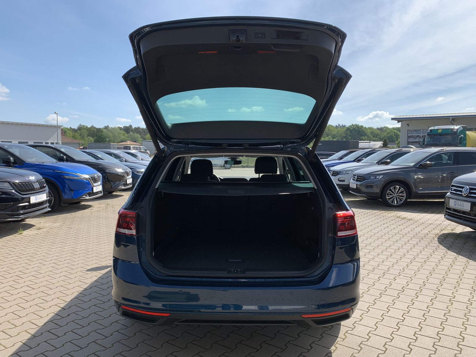 Fahrzeugabbildung Volkswagen Passat Variant 2.0 TDI*LED*Cam*ACC*Harman&Kardon