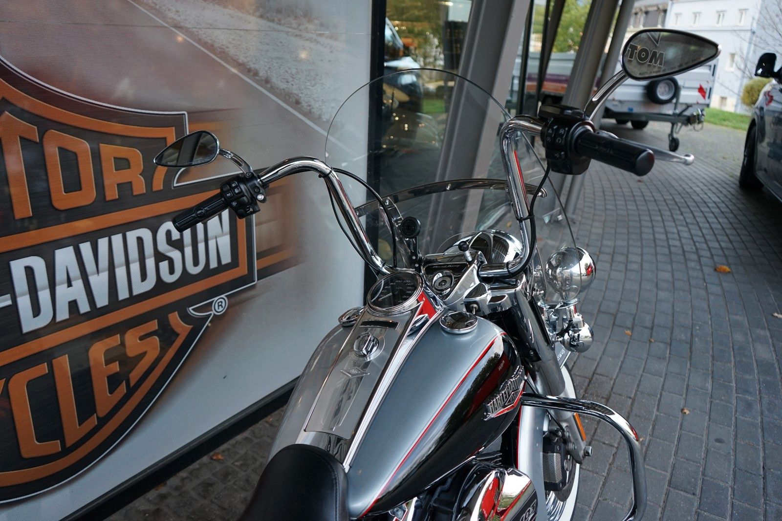Fahrzeugabbildung Harley-Davidson Road King Classic mit Jekill & Hyde, Ape Lenker