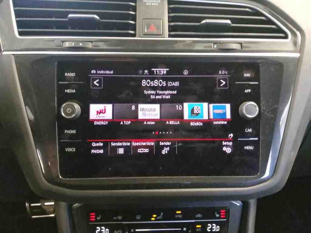 Fahrzeugabbildung Volkswagen Tiguan TSI R-Line DSG 4M Matrix AHK Navi AID ACC