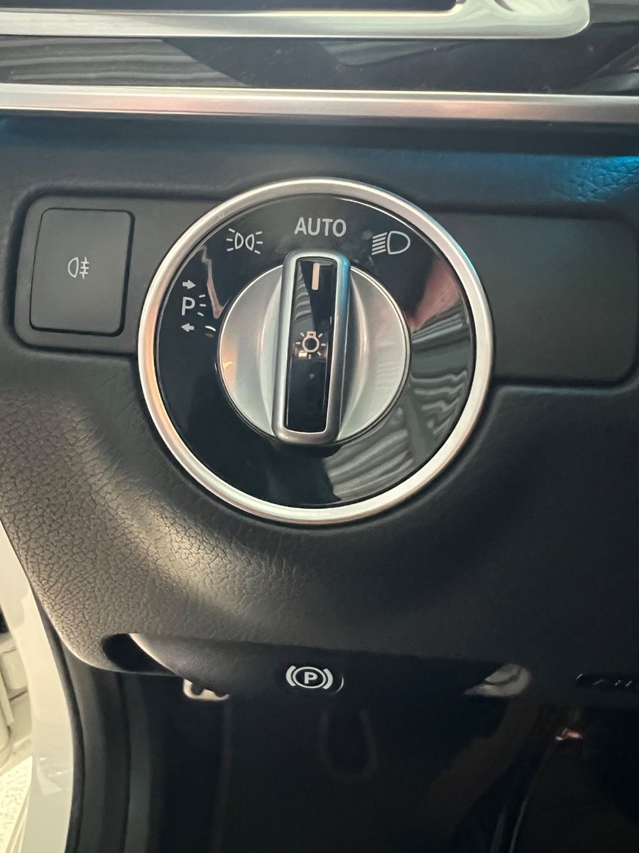 Fahrzeugabbildung Mercedes-Benz E 63 AMG E Lim. *DIAMANTWEISS*MB-SCHECKHEFT*