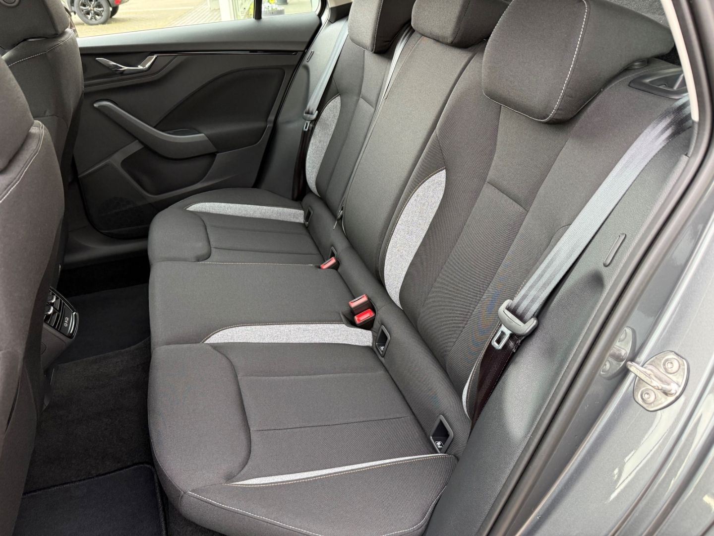 Fahrzeugabbildung SKODA Kamiq Selection el.AHK DigCoc LED CarPlay Winter