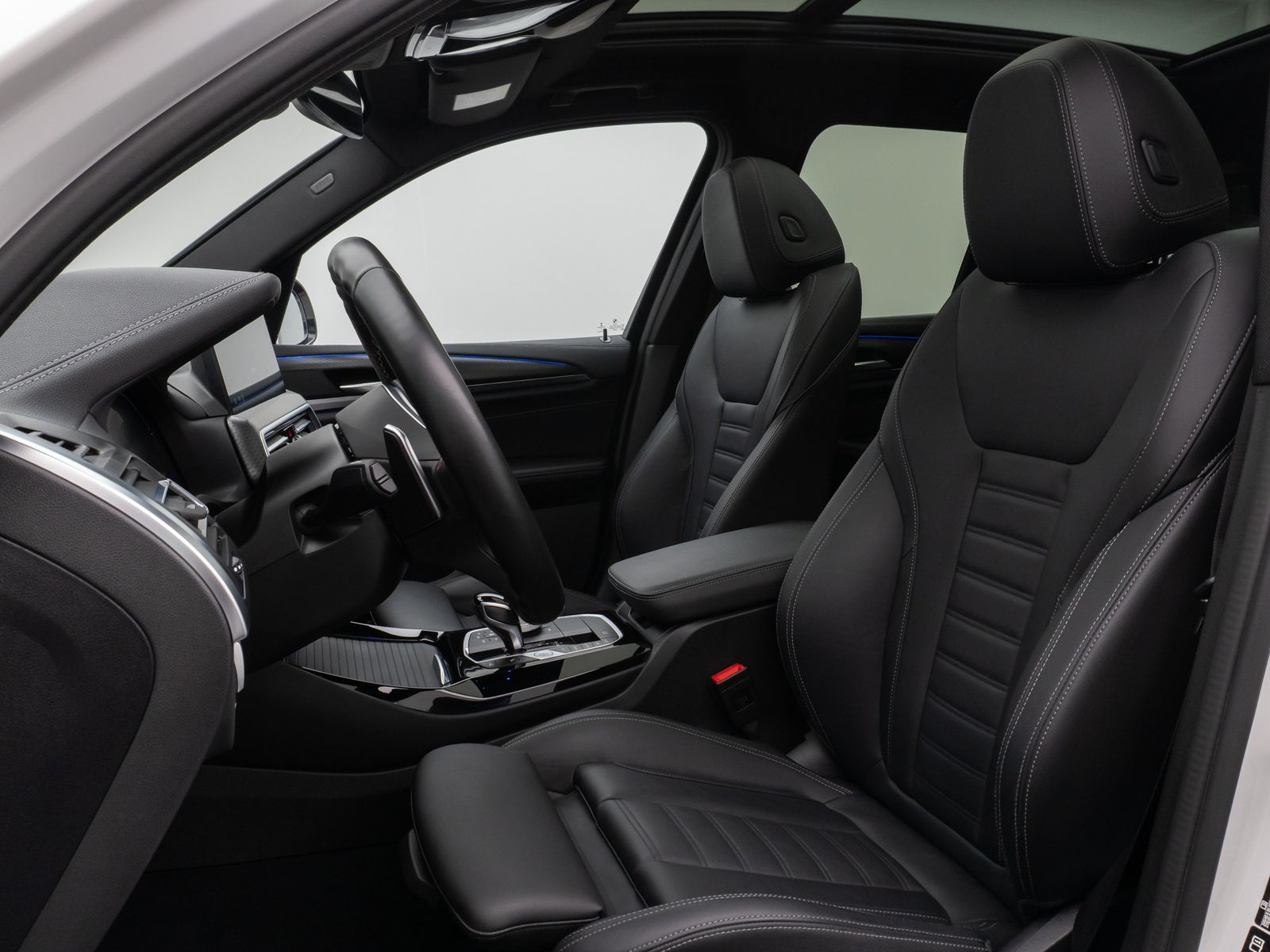 Fahrzeugabbildung BMW X3 M40i Panorama Kamera HUD DAB HiFi LED 20Zoll