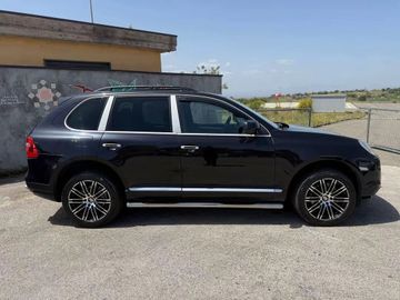 Porsche Cayenne - 2