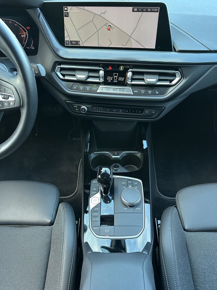 Fahrzeugabbildung BMW 118i 5-Türer Aut. Sport-Line NAV+LED+HIFI+17ZOLL