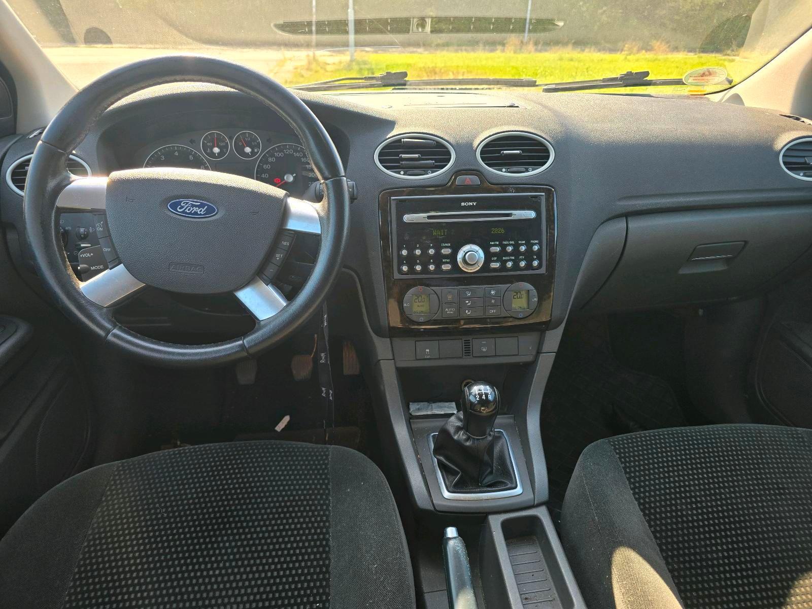 Ford Focus 2005 — photo 8