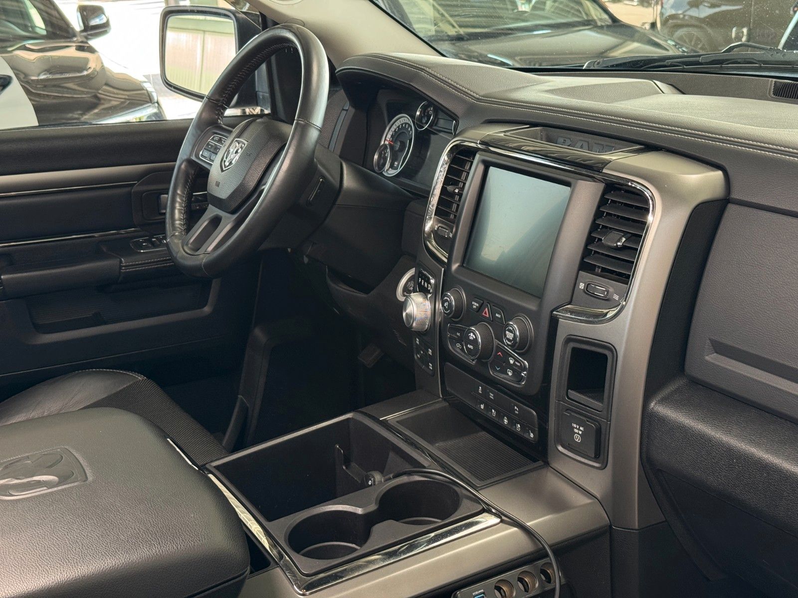 Fahrzeugabbildung Dodge RAM 5,7 Crew Cab Sport LPG 1Hand Deutsche EZ