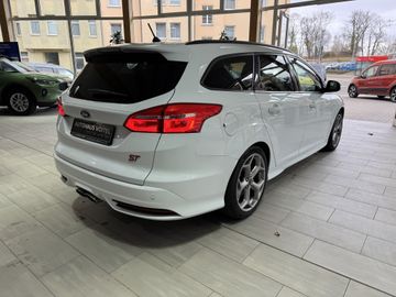 Ford Focus Turnier ST 250PS