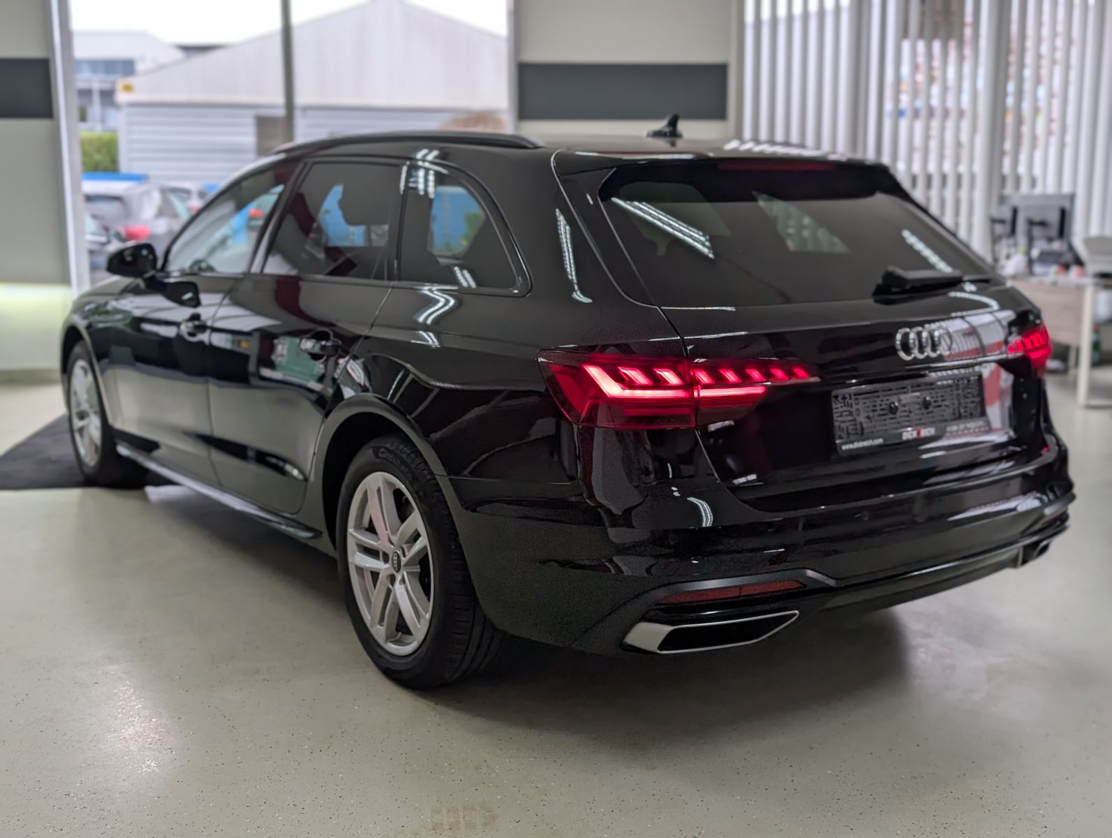 Fahrzeugabbildung Audi A4 40 TFSI advanced SPORT-DINAMICA APS MATRIX