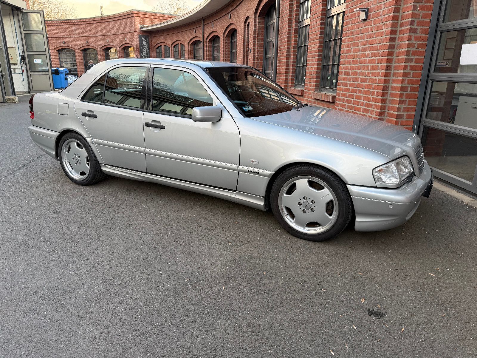 Fahrzeugabbildung Mercedes-Benz C 43 AMG mit Designo, orig. Navi ASP30