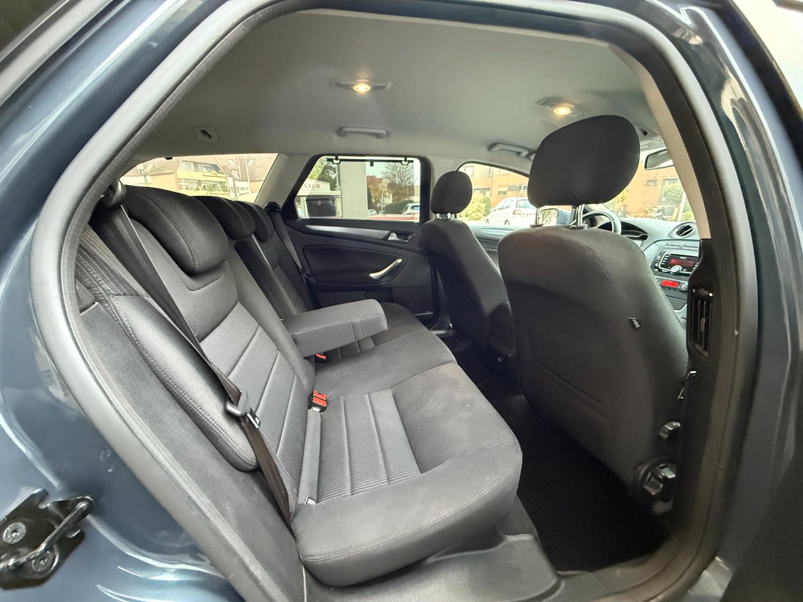 Ford Mondeo 2011 — photo 19