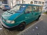 Volkswagen T4 Caravelle 2,5-l-Otto Automatik Standard - Volkswagen T4 Caravelle: Grün