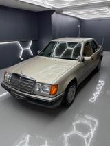 Mercedes-Benz E 220 W124 *1.Hand*H-Kennzeichen*HU-Neu*Original - Mercedes-Benz E 220: W124