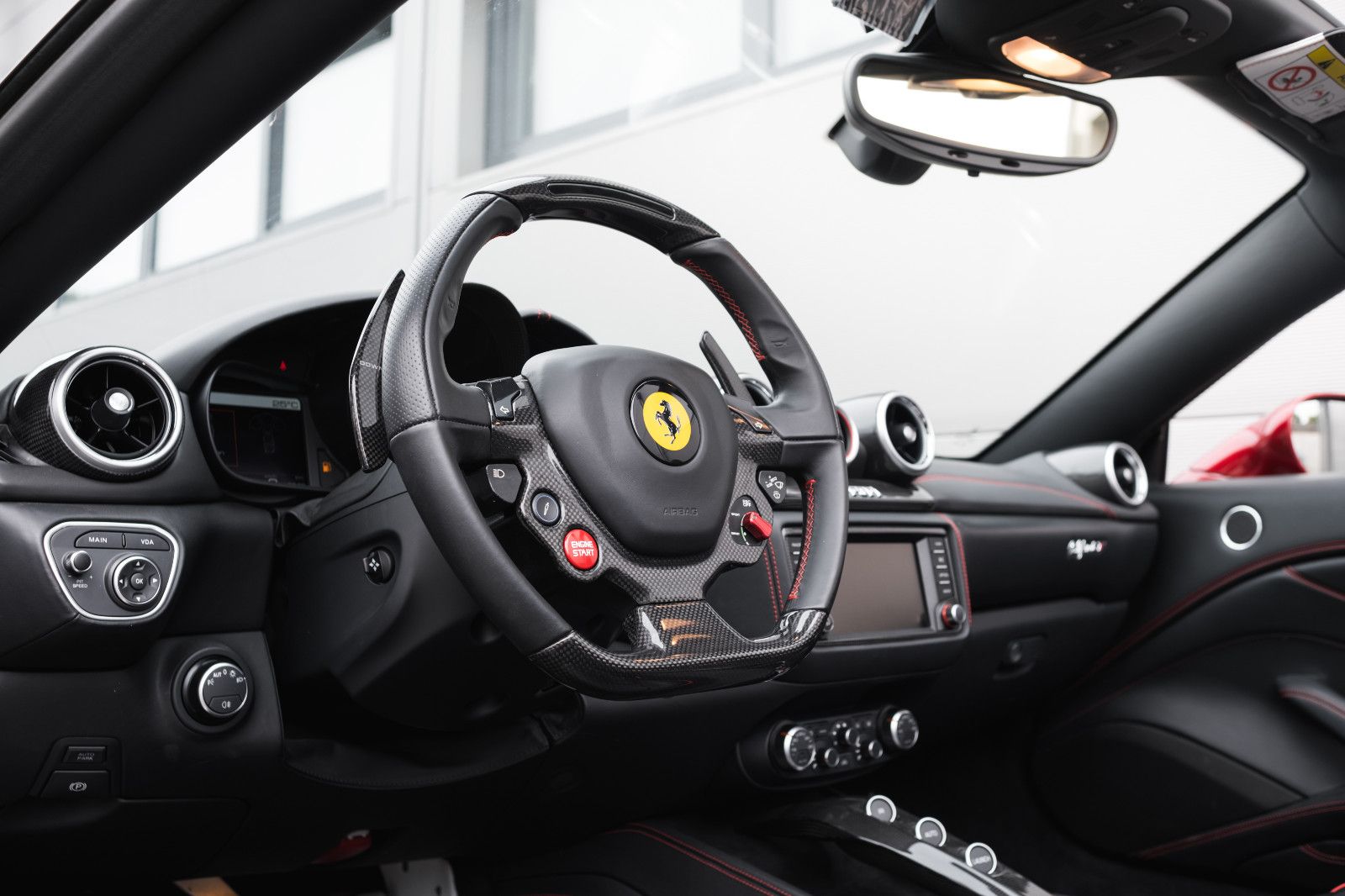 Fahrzeugabbildung Ferrari California T-erst 9.640km-Navigation-