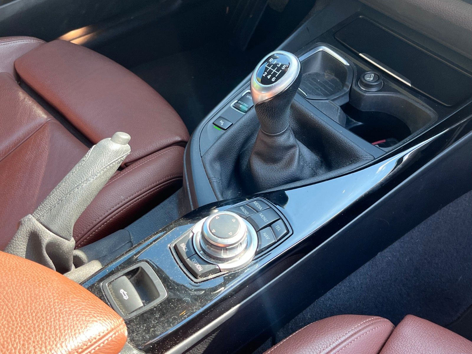 Fahrzeugabbildung BMW 220i Cabrio Sportline