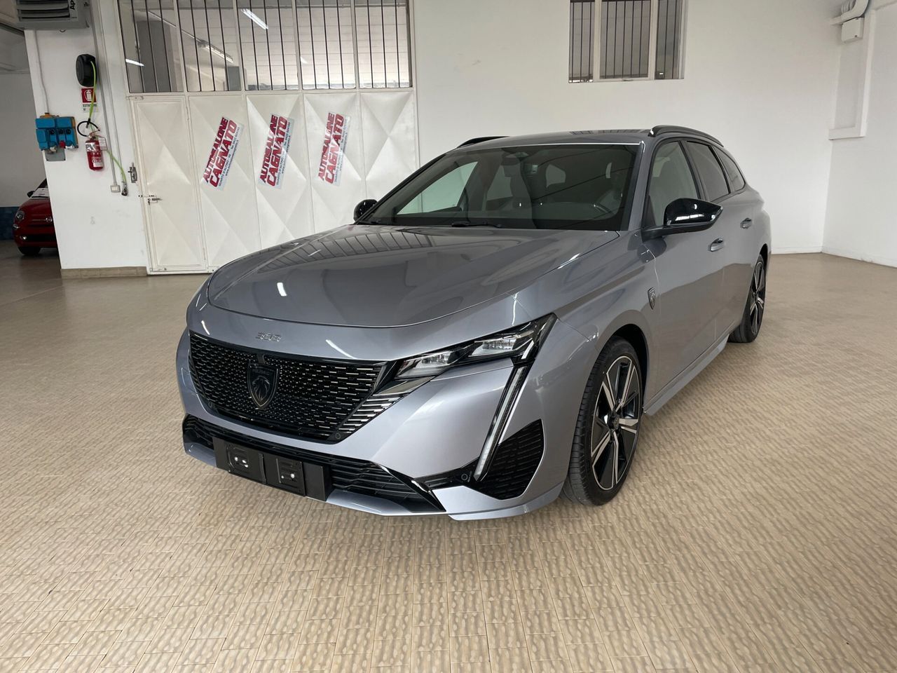 Peugeot 308 Hybrid 145 e-DCS6 SW GT 2025 BIANCO  imagem 2