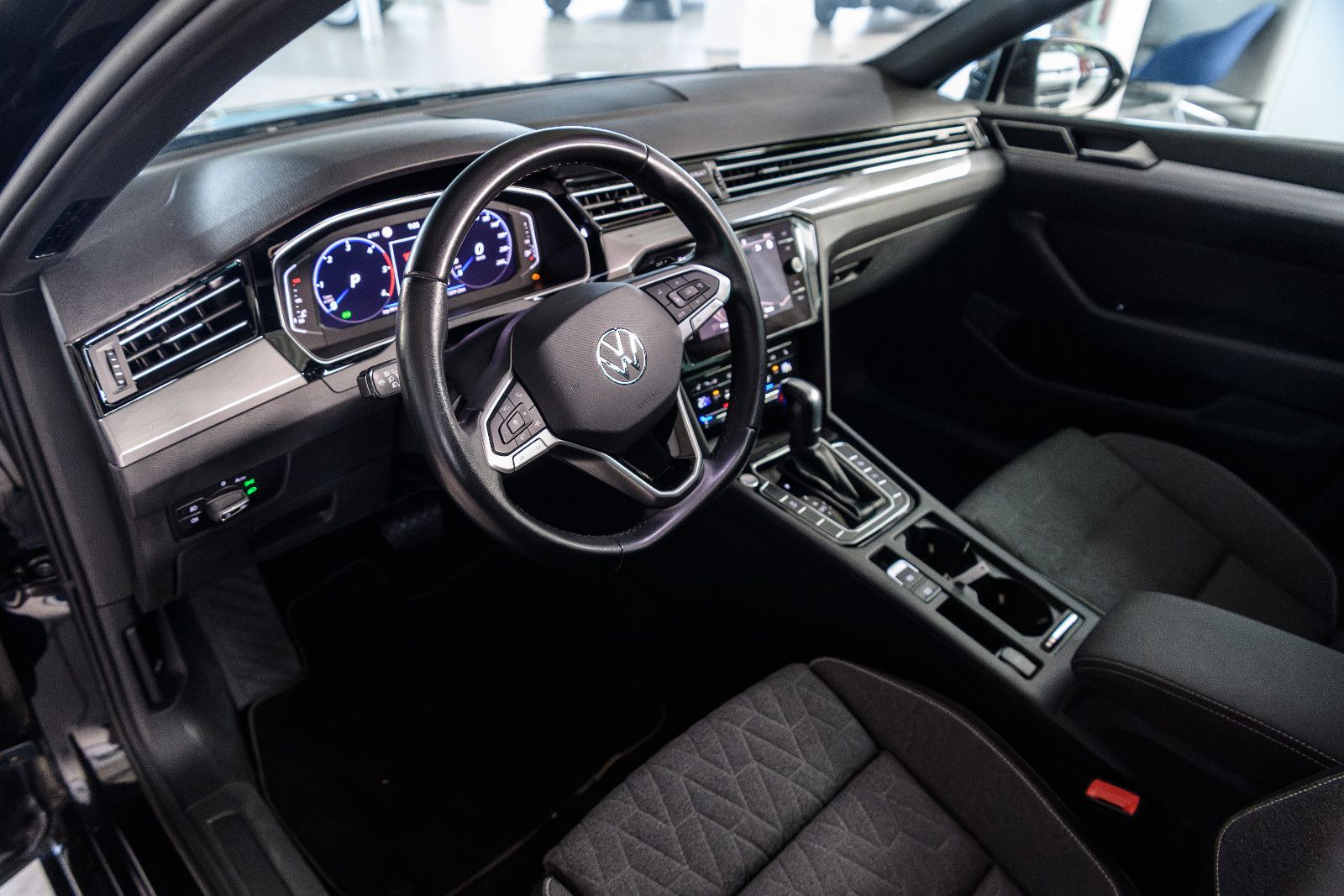 Fahrzeugabbildung Volkswagen Passat Business 2.0 TDI +Massage +Pano *Kamera