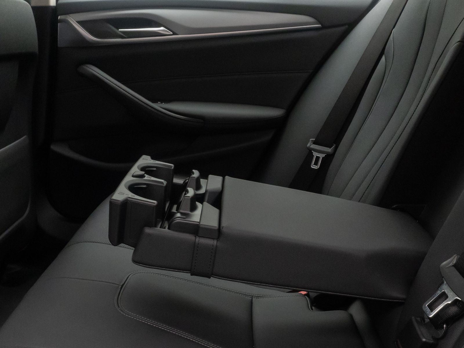 Fahrzeugabbildung BMW 530i DriveAss Alarm DAB Kamera CoickpitPro WLAN