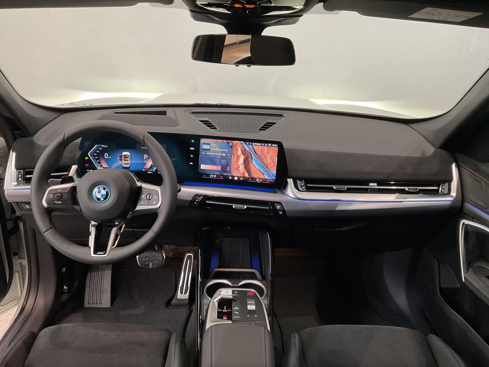Fahrzeugeinzelansicht 7 Fahrzeugabbildung BMW iX1 eDrive20 |Head-Up Display |AHK |Komfortzugan