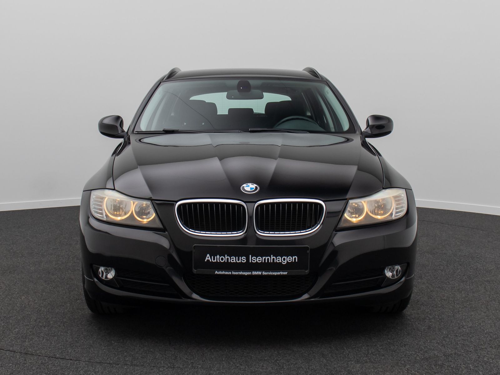 Fahrzeugabbildung BMW 318d GeschwindigReg KlimaAut PDC AHK Nebelschein