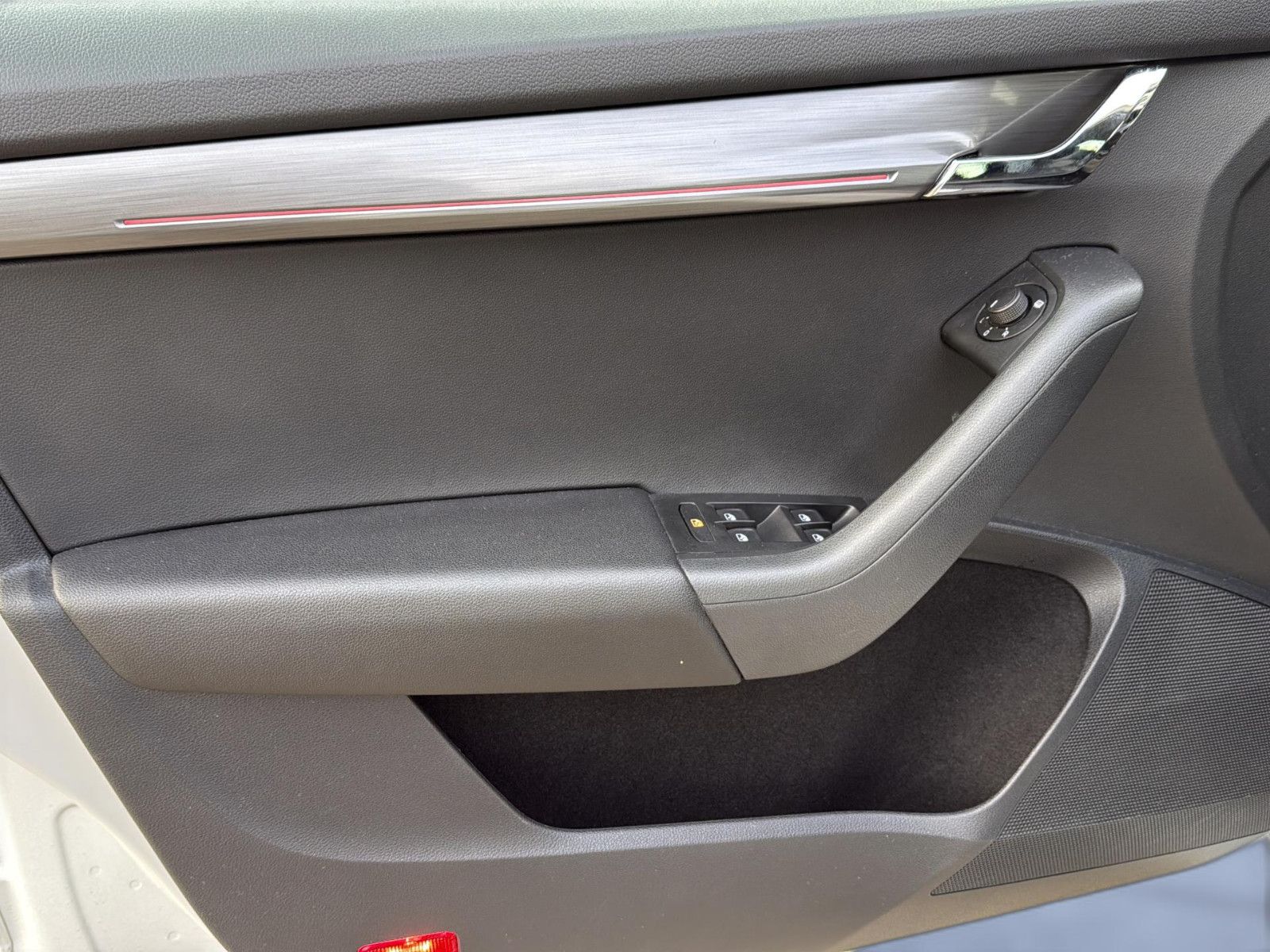 Fahrzeugabbildung SKODA Octavia Combi Style / AHK / unfallfrei / Top !!