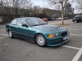 BMW E36 318is Coupe - BMW 318 aus 1994: 318is