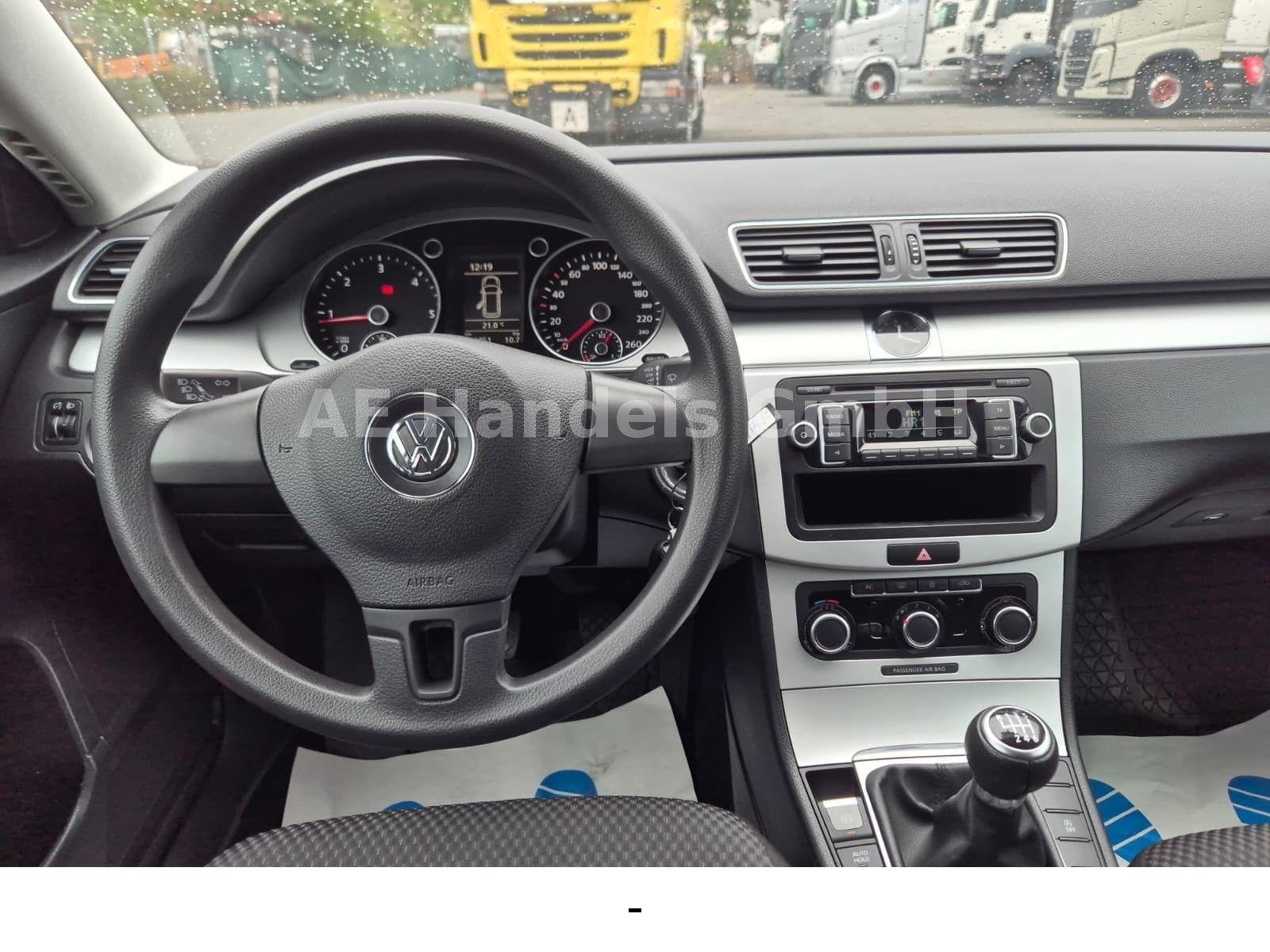 Volkswagen Passat 2012 — photo 17
