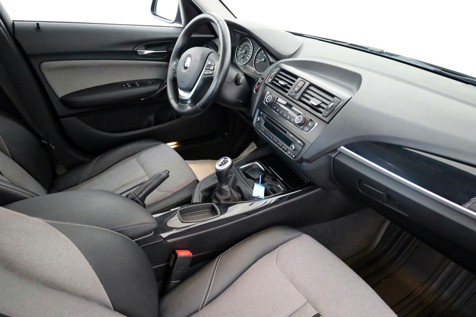 Fahrzeugabbildung BMW 116i Lim. 5-trg.  Urban Line SH,PDC,Allwetter