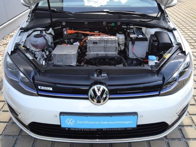 Golf VII e-Golf CL/WÄRMEPUMPE/LED/NAVI-PRO+VZE/D