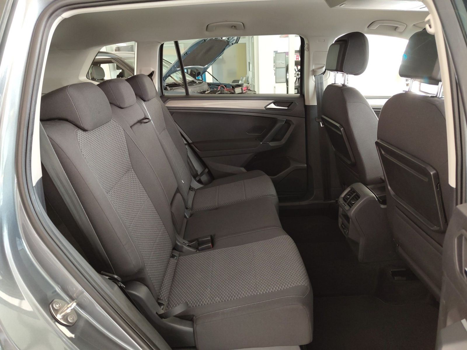 VW Tiguan Allspace 1.5 TSI Comfortline Allwetter Kl – Bild 11