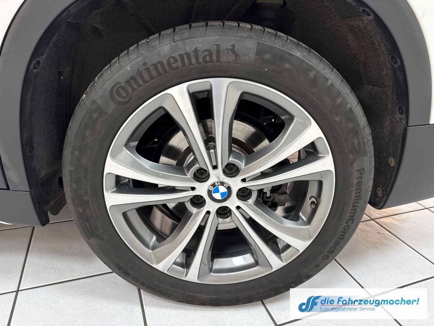 Fahrzeugabbildung BMW X1 xDrive 20 i Sport Line HUD AD Navi Memory Sit