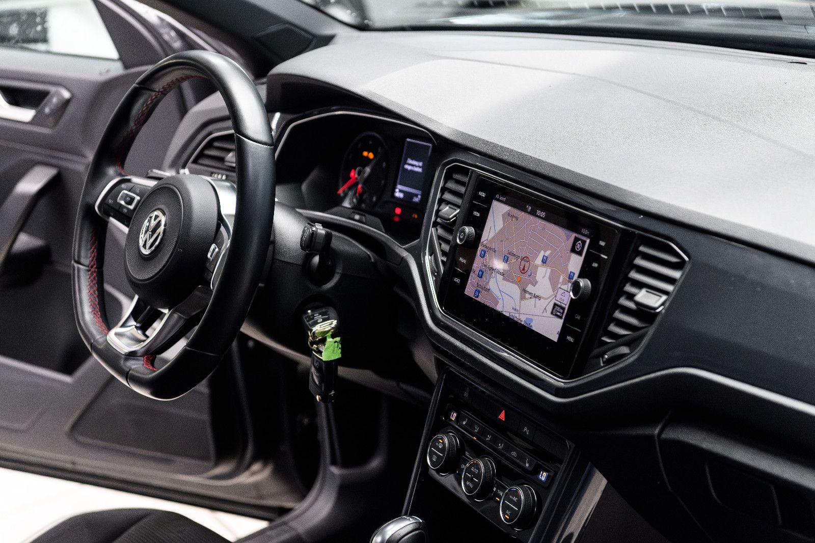 Fahrzeugabbildung Volkswagen T-Roc Sport 2.0 DSG 4Motion AHK SHZ ACC