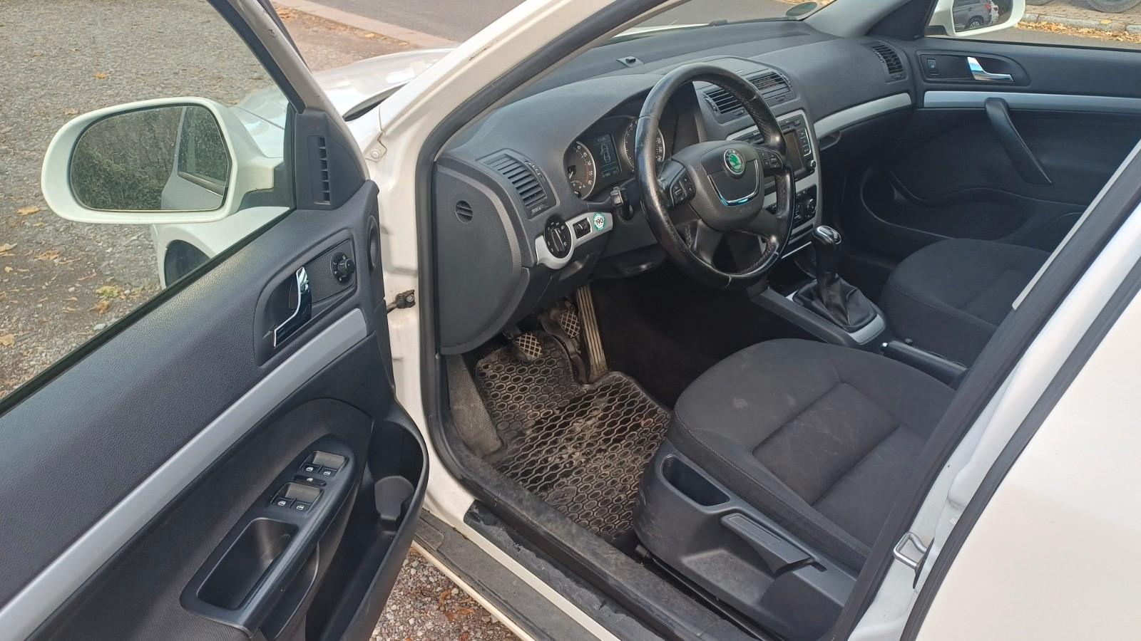 Skoda Octavia 2011 — photo 8