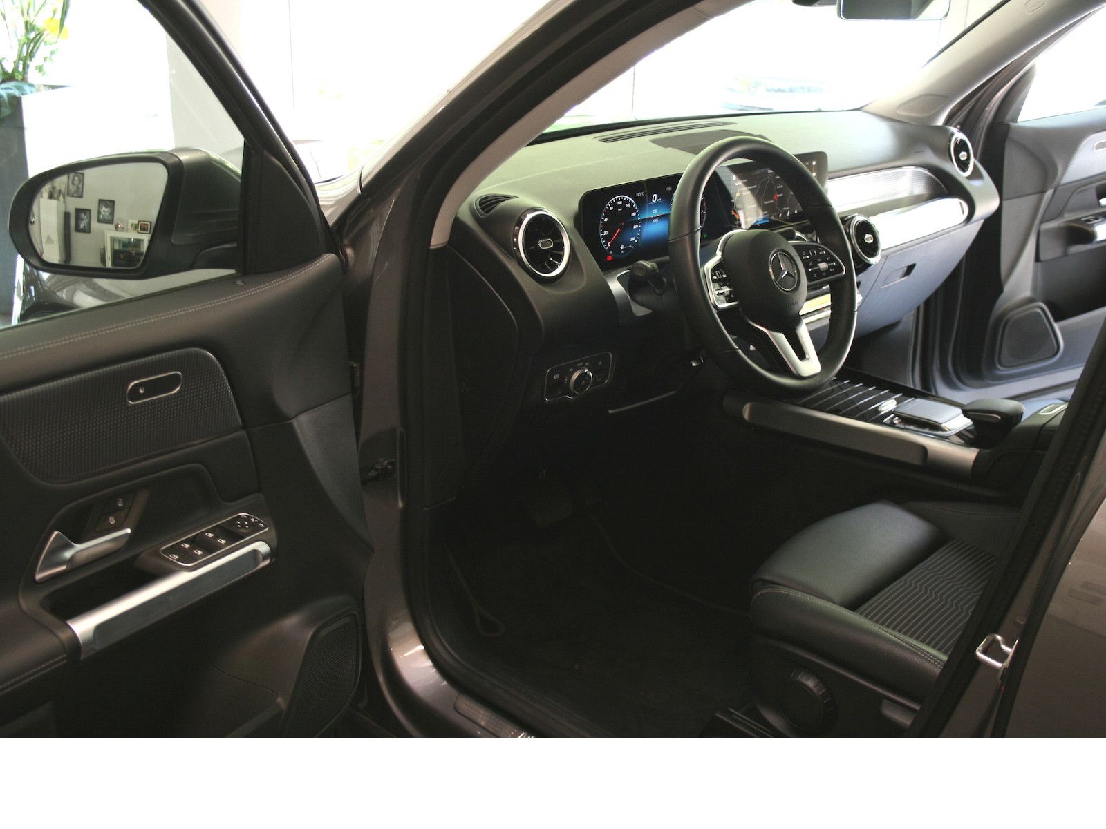 Fahrzeugabbildung Mercedes-Benz GLB 200 Progres. *Distronic*LED*360° Kamera*MBUX