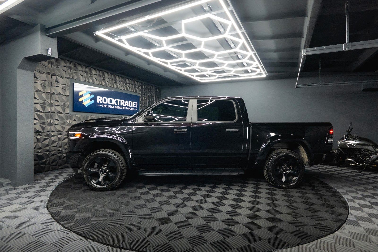 Fahrzeugabbildung Dodge RAM 3.6 V6 4x4 OFFROAD LARAMIE BLACK EDITION LED