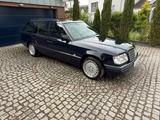 Mercedes-Benz E 320 - Mercedes-Benz E 320 mit Benzin-Antrieb