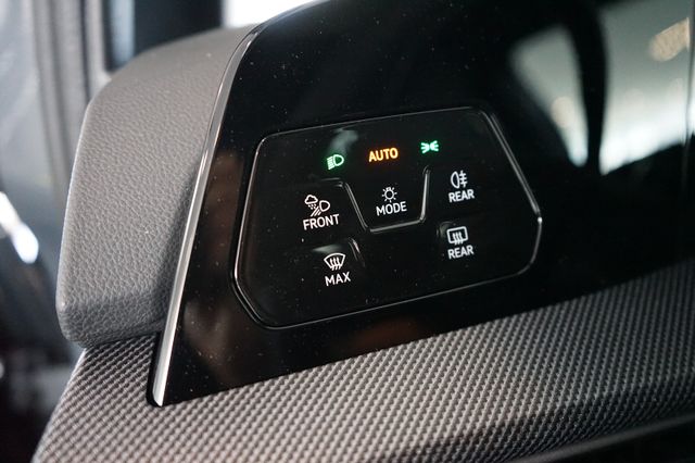 Volkswagen Golf 2.0 TDI DSG R-Line | Pano | HuD | FACELIFT