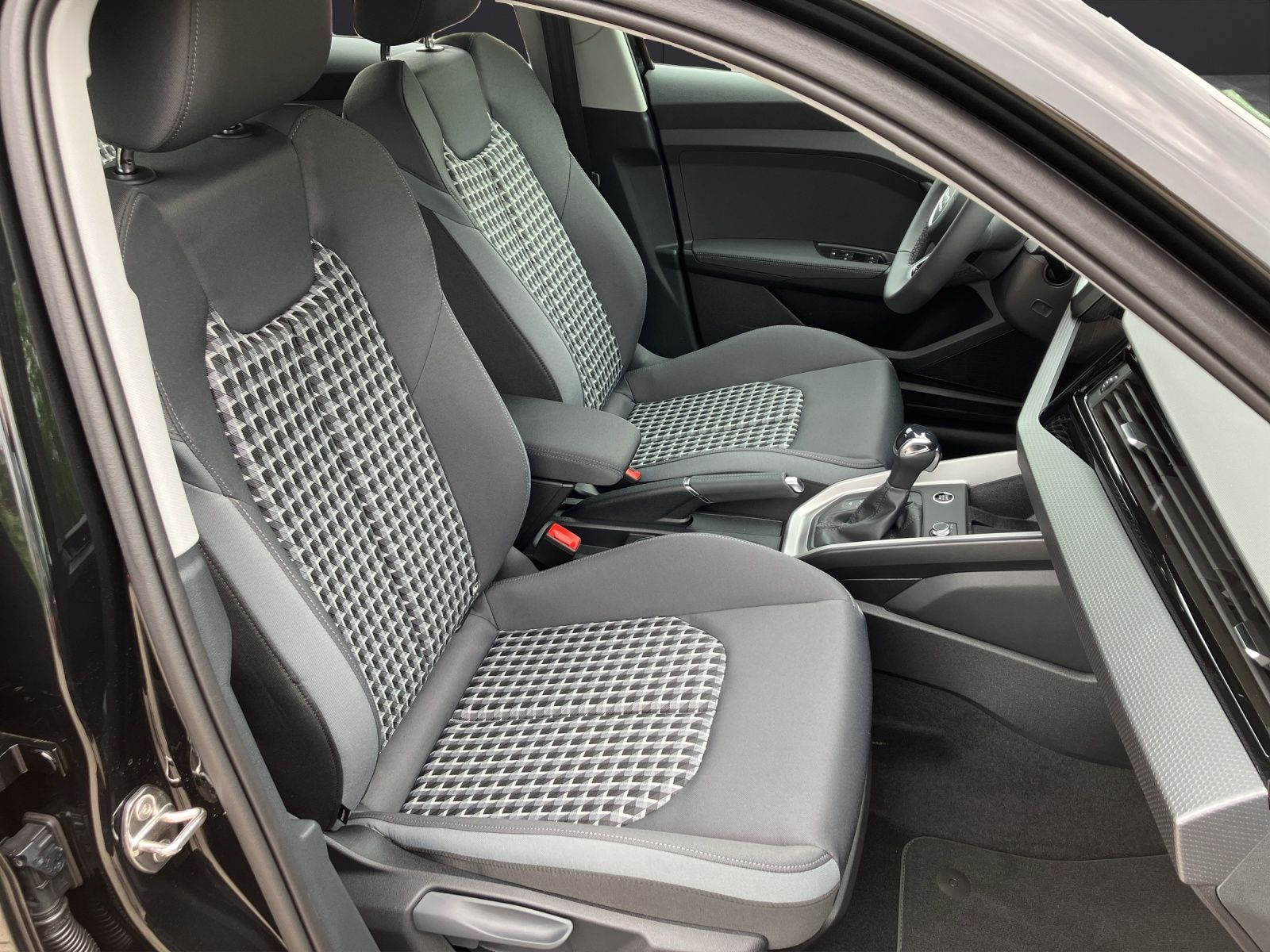 Fahrzeugabbildung Audi A1 Sportback 30 TFSI advanced LED,NAVI,DAB