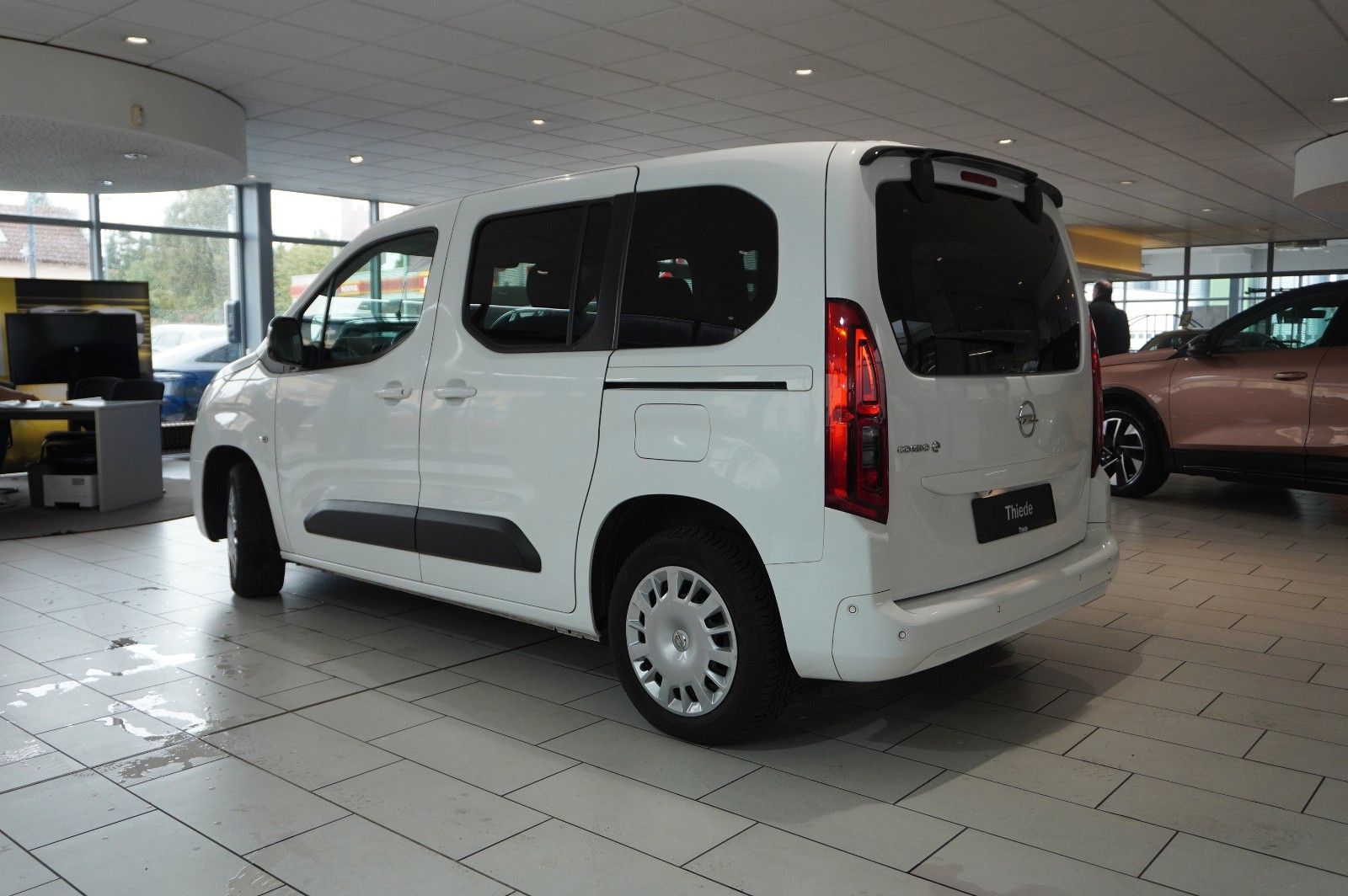 Fahrzeugabbildung Opel Combo-e LIFE ELEGANCE 11KW NAVI/KAMERA/VIRT./DAB