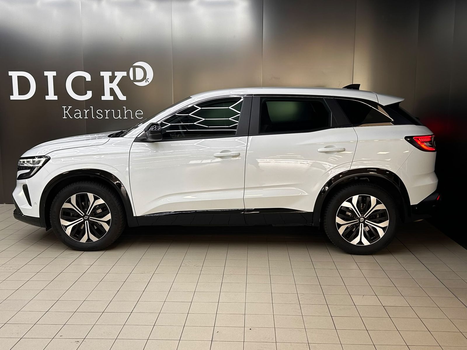 Fahrzeugabbildung Renault Austral 1.3 TCE Aut Evolut NAVI+LED+SHZ+KAM+ACC+