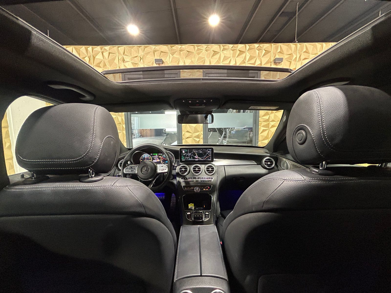 Fahrzeugabbildung Mercedes-Benz C 300 de/AMG/360°/PANO/APPLE/VIRTUAL/AMBIENTE/