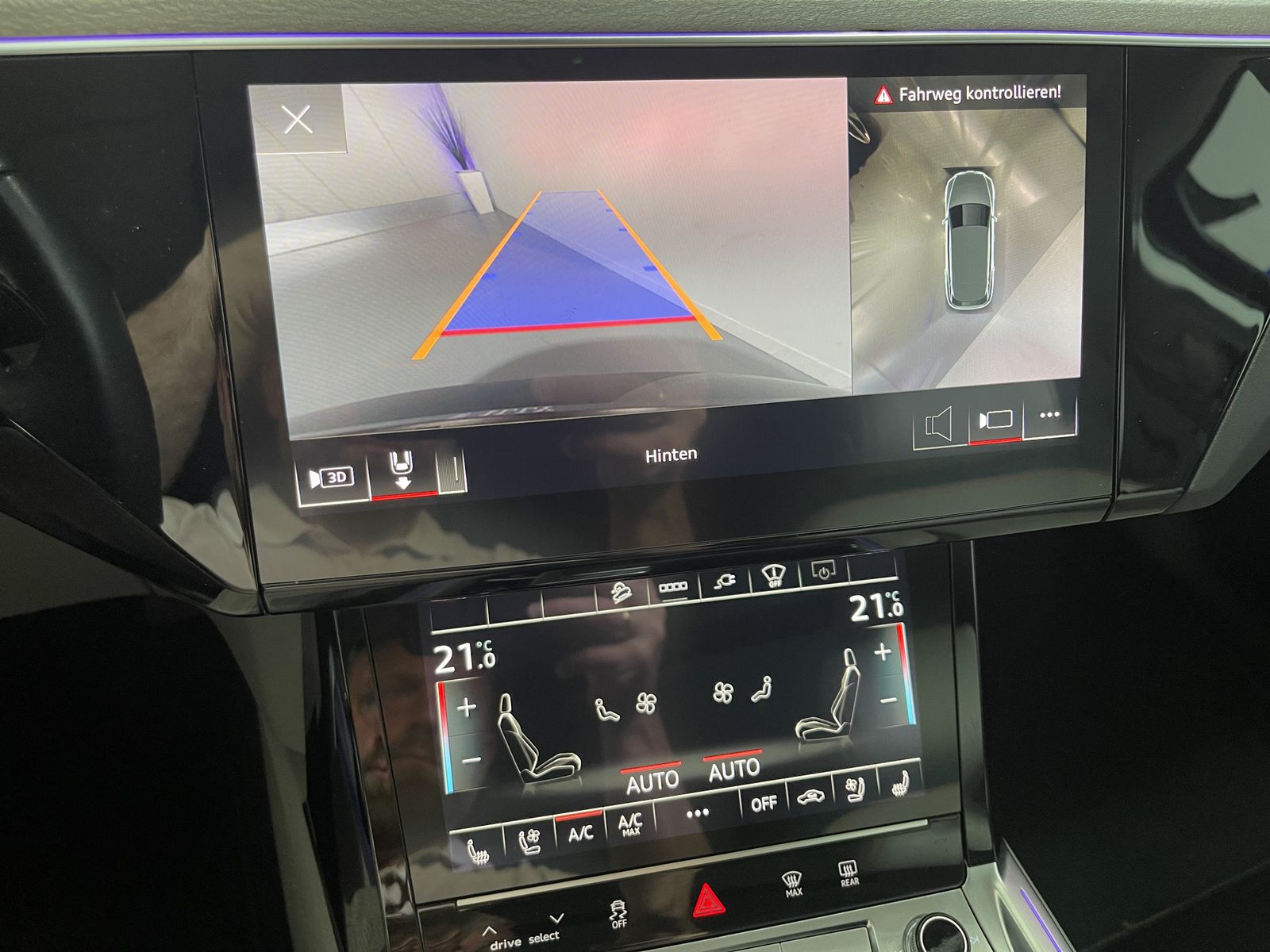 Fahrzeugabbildung Audi e-tron 55 Quattro*S-line*22°zoll*HUD*Leder*Cam*