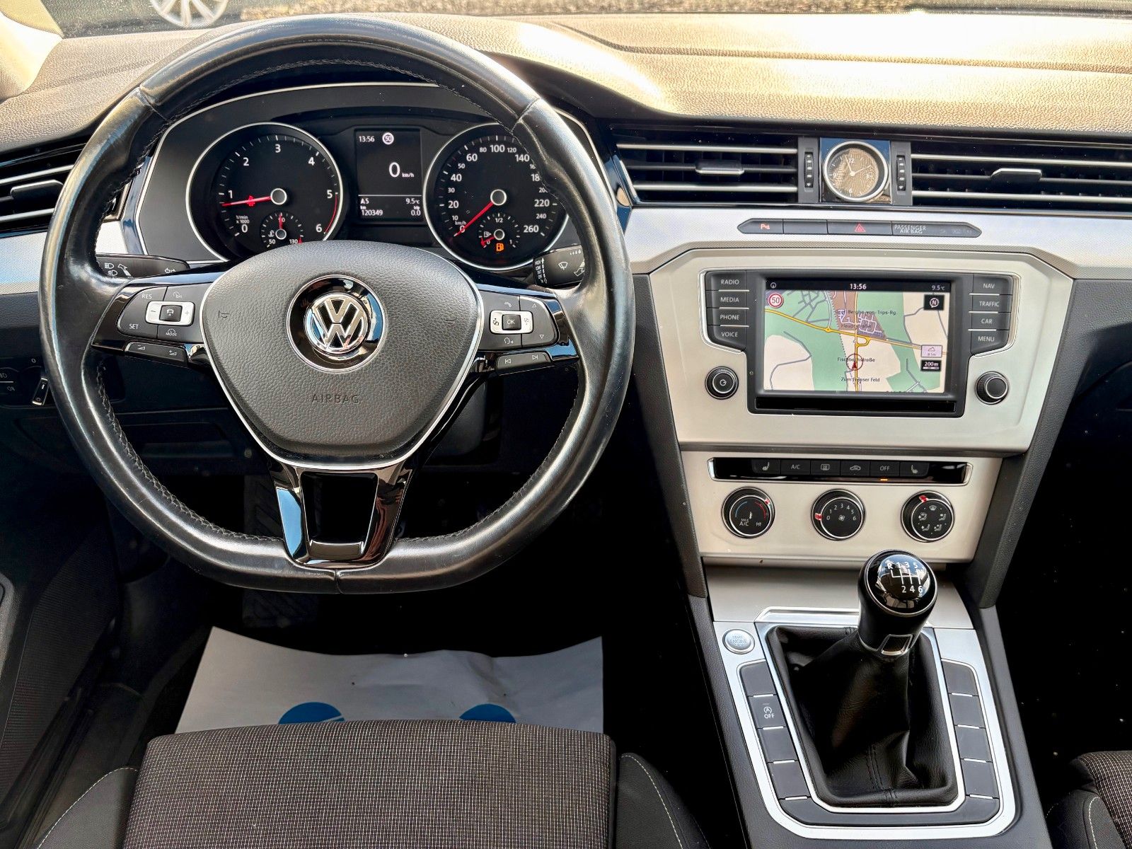 Fahrzeugabbildung Volkswagen Passat Variant 1.6 TDI Comfortline Navi SPORTSIT
