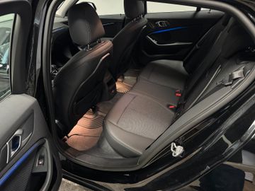 Fahrzeugverkauf 23 BMW 118 d Sport Line AT LED Shadow Line Navi