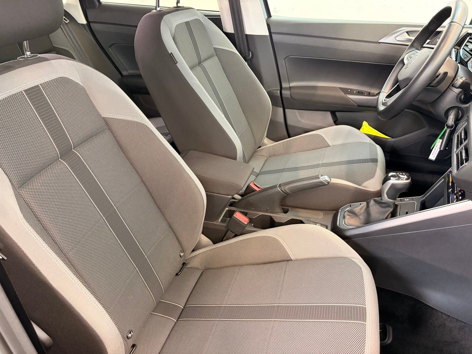 Fahrzeugabbildung Volkswagen Polo Style 1,0 TSI DSG + IQ.Drive + Navi + Klima