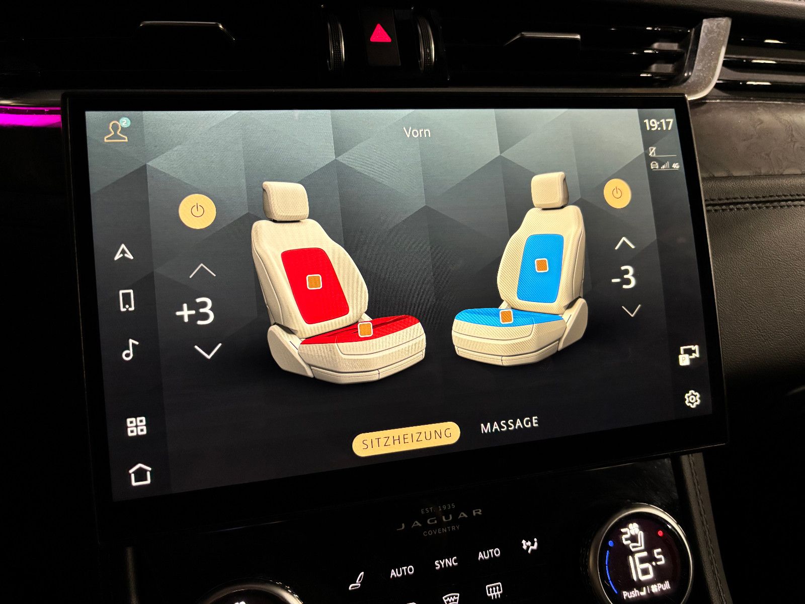 Fahrzeugabbildung Jaguar F-PACE SE AWD/D300KA;ERA/MASSAGE/APPLE/NAVI/KAM