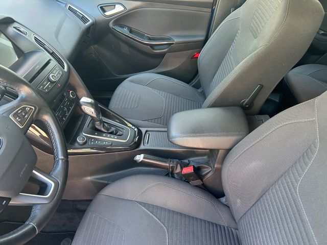 Fahrzeugabbildung Ford Focus 1.5 Autom.Titanium+Navi+Parkpilot+BT+SHZ+