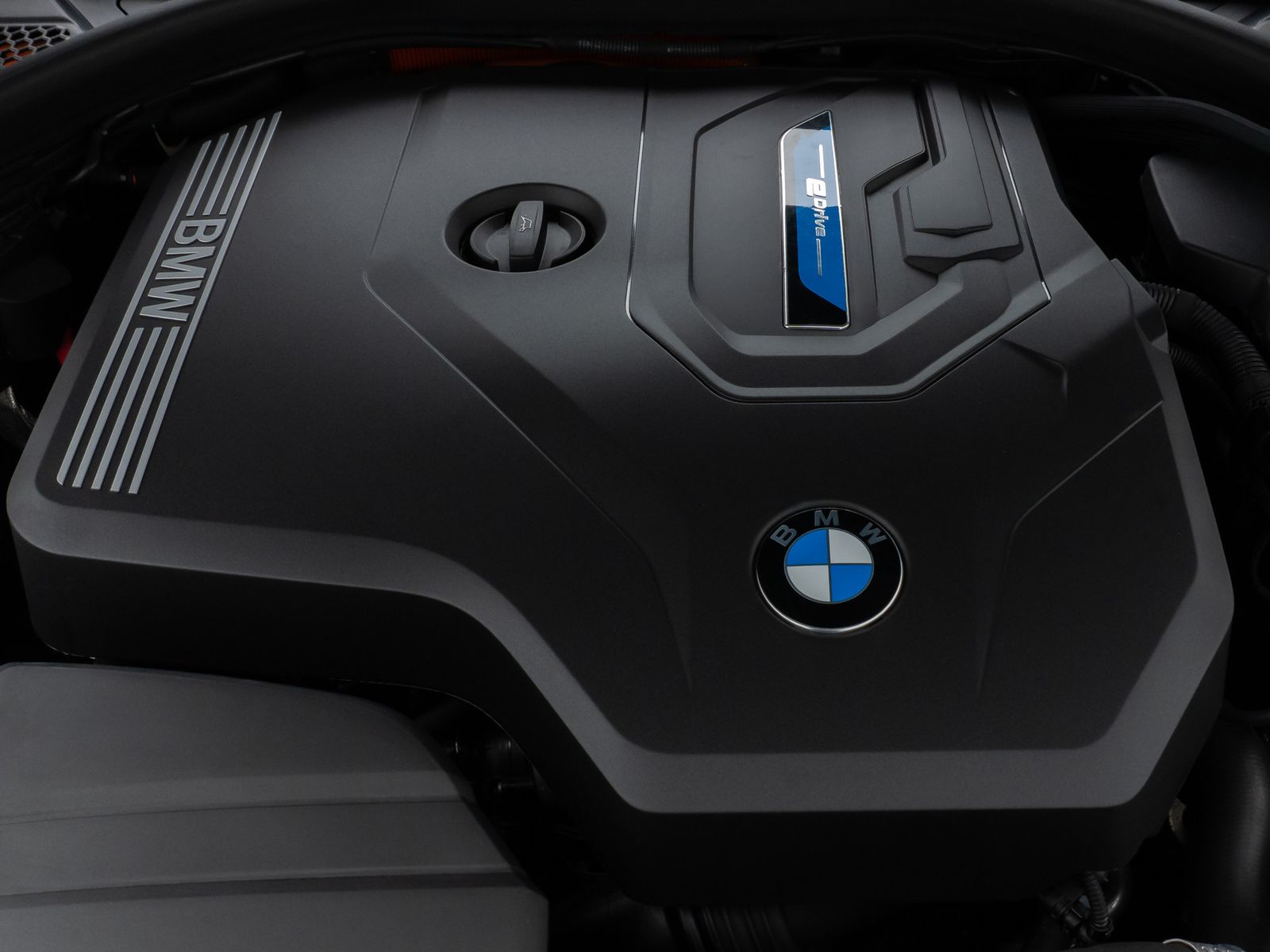 Fahrzeugabbildung BMW 330e xD M Sport Kamera DAB HiFi Komfort Panorama